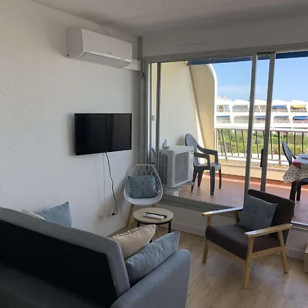 2 Pièces Rénové Avec Terrasse Et Climatisation à Port Camargue - Fr-1-731-152