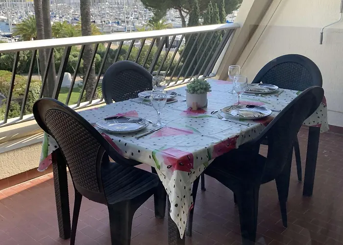 Apartamento 2 Pièces Rénové Avec Terrasse Et Climatisation à Port Camargue - Fr-1-731-152