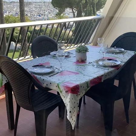 Apartament 2 Pieces Renove Avec Terrasse Et Climatisation A Port Camargue - Fr-1-731-152